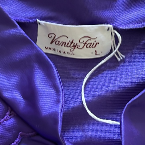 VTG Vanity Fair Purple Robe Button Front Floral Embroidery Sz L - Picture 8 of 11
